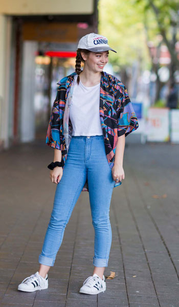 Playful '90s babe | OutInCanberra